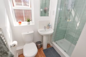 Ensuite- click for photo gallery